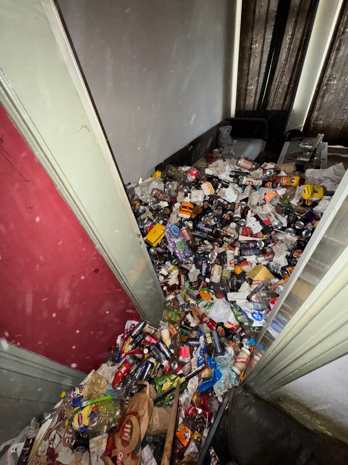 Avant - Vide maison Bruxelles chambre avant après