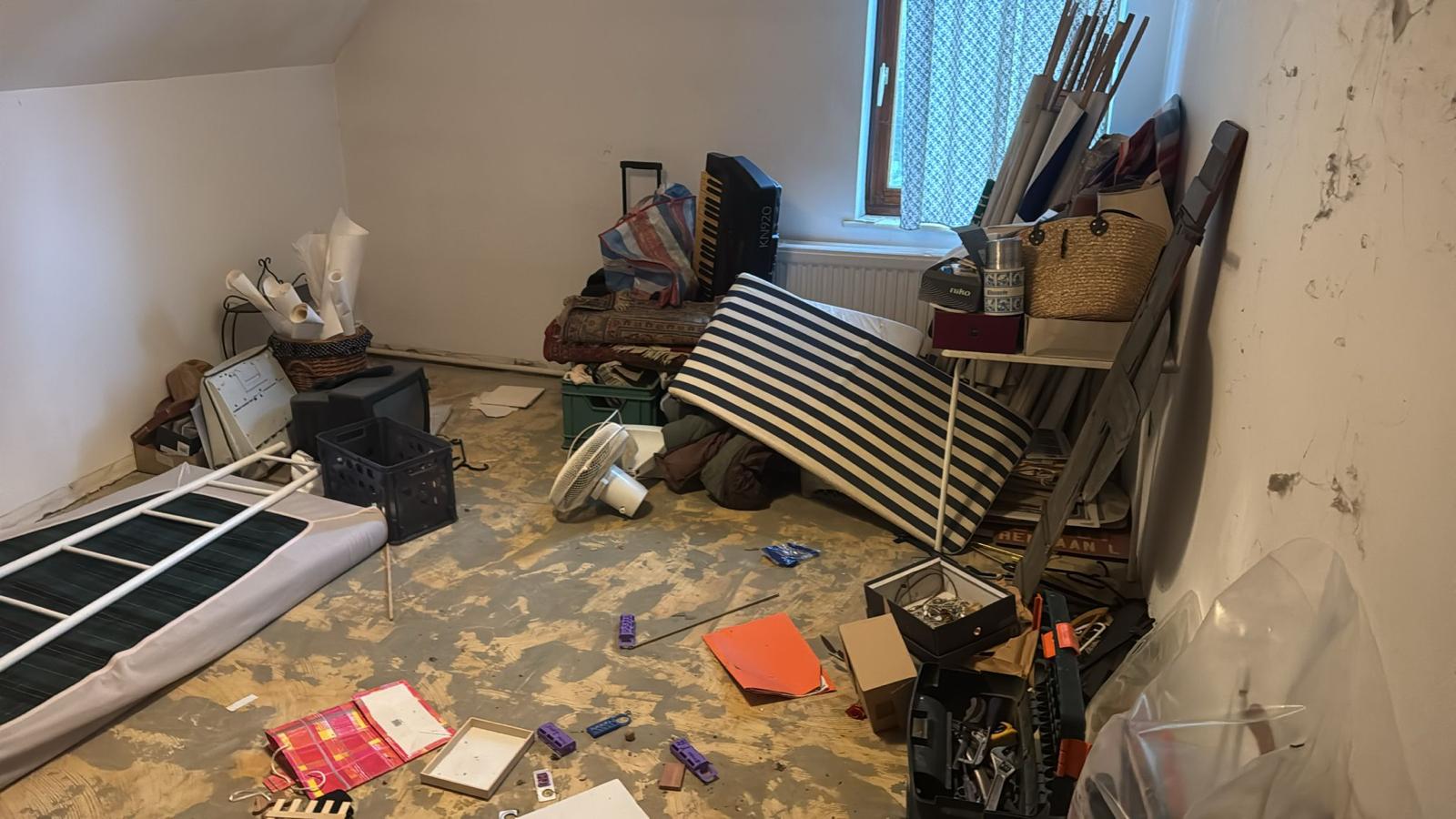Avant - Vide maison Bruxelles chambre avant après