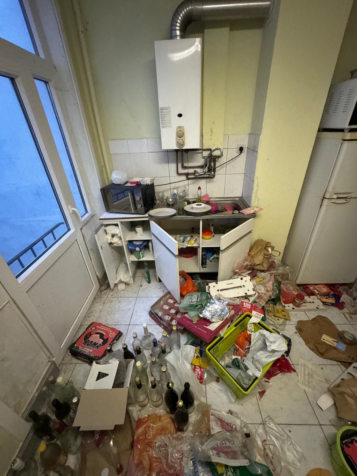 Avant - Vide maison Bruxelles cuisine avant après