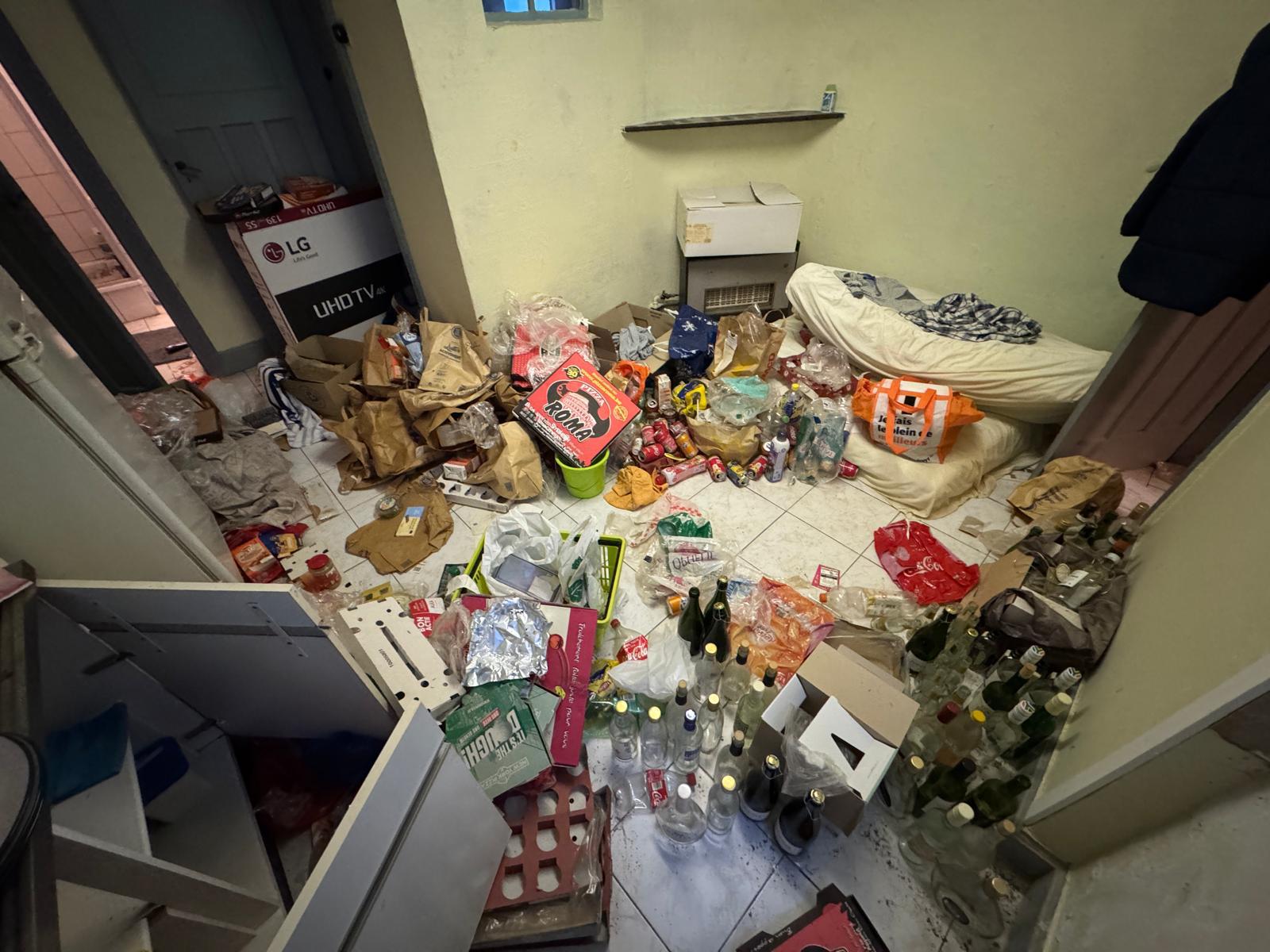 Avant - Vide maison Bruxelles pièce avant après